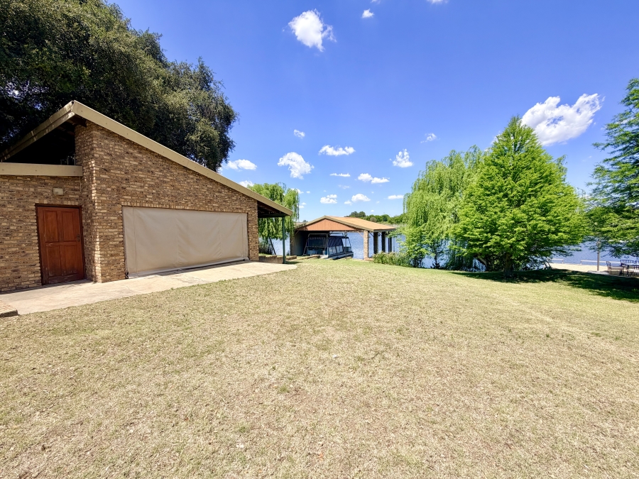 7 Bedroom Property for Sale in Mullersrust Free State